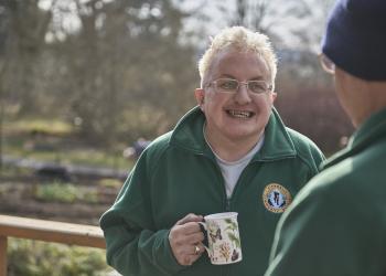 Ninewells Garden Wellbeing session, man holding mug